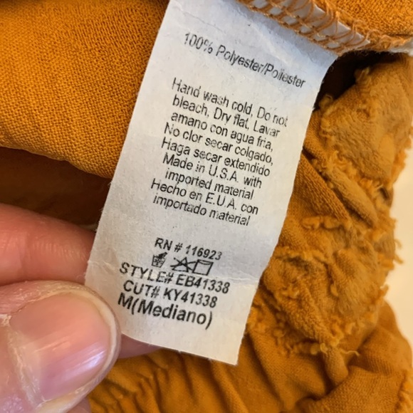 Easel Women's Golden Patterned Shorts NWT Medium - Picture 4 of 4